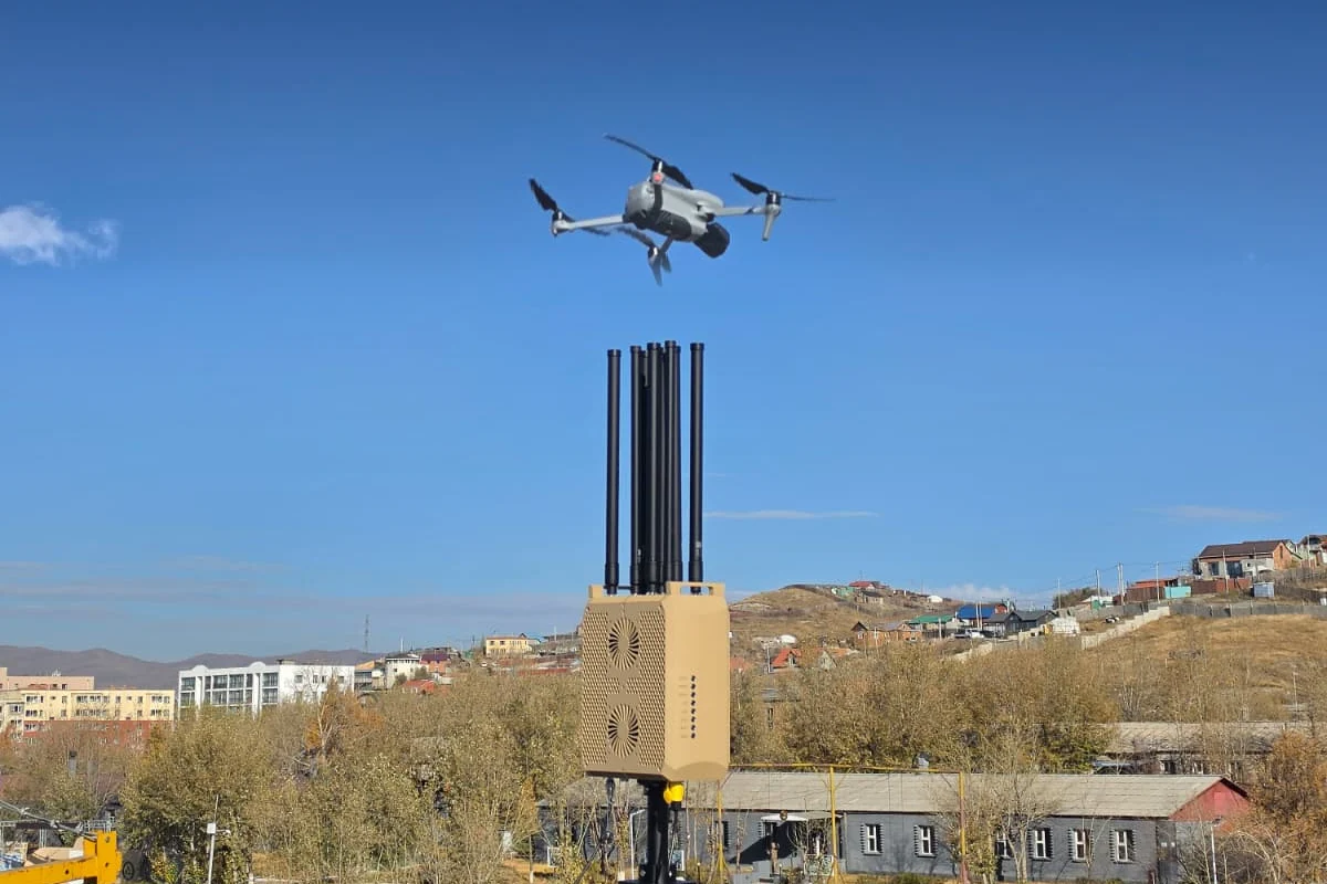 Portable Skylock counter-drone system on a tripod with a drone overhead